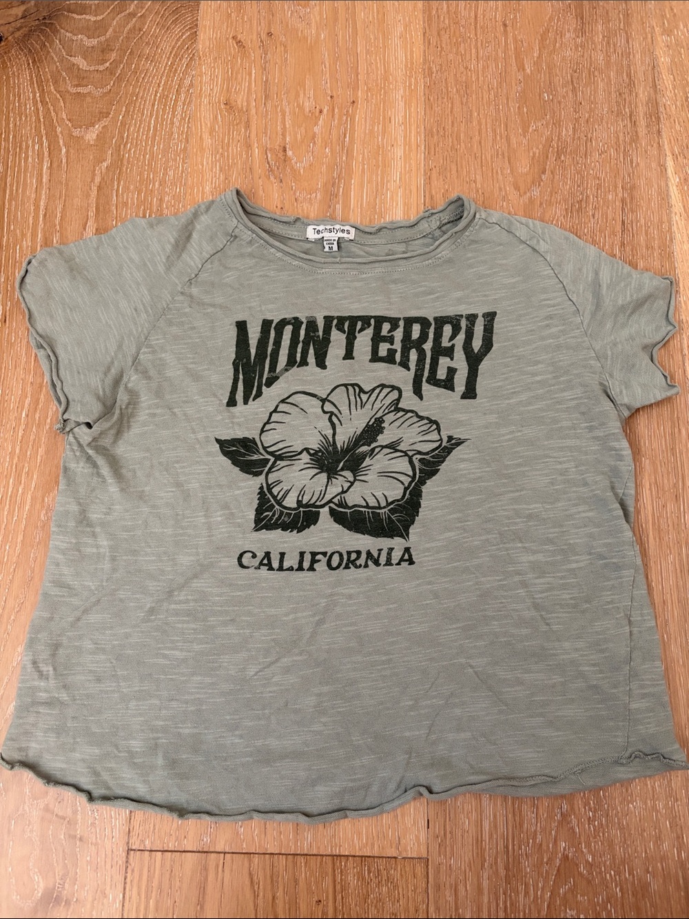 Techstyles Women’s Monterey graphic tee